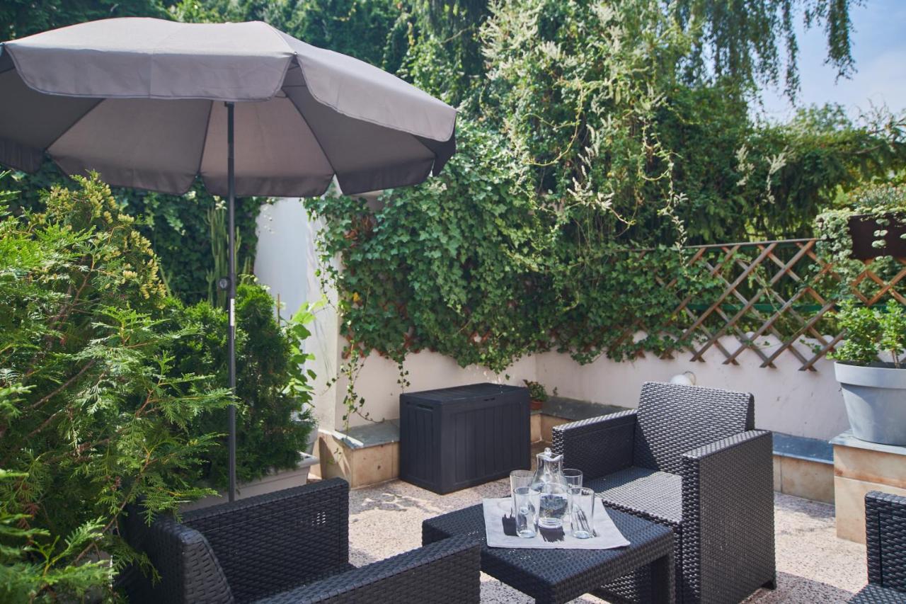 Nice Home To Stay At Prague Close To Castle With Terrace And Garden Exteriör bild