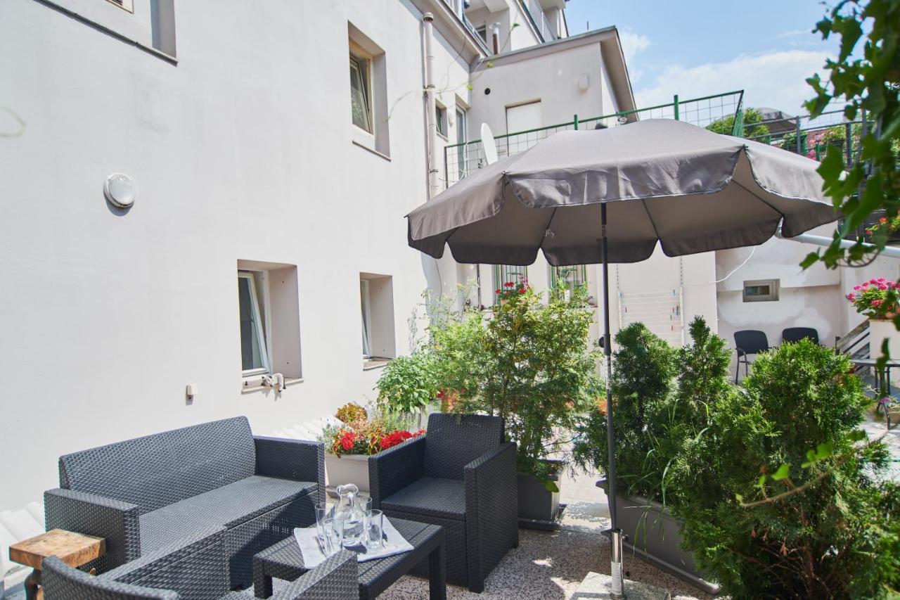 Nice Home To Stay At Prague Close To Castle With Terrace And Garden Exteriör bild